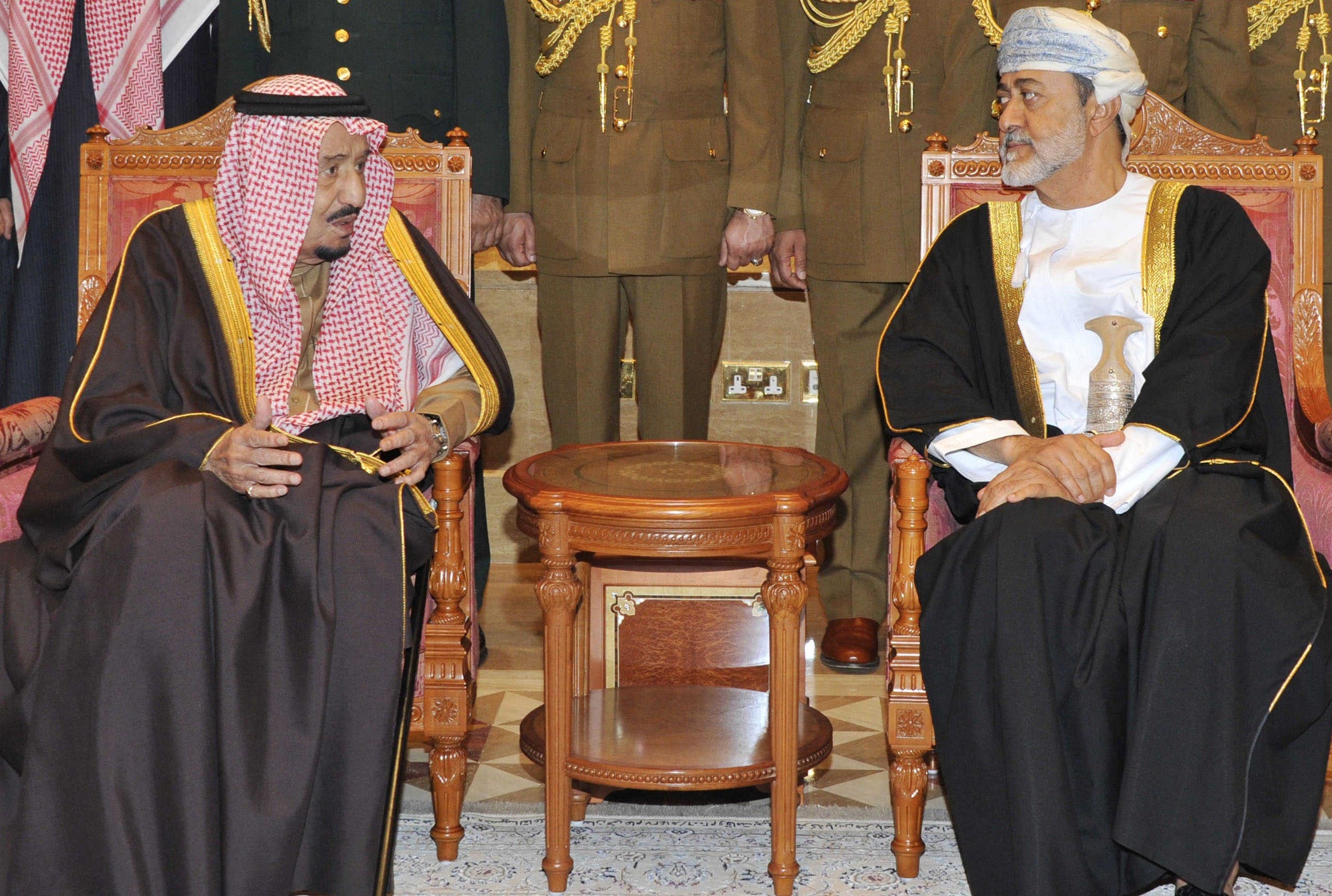 الملك سلمان مع سلطان عمان