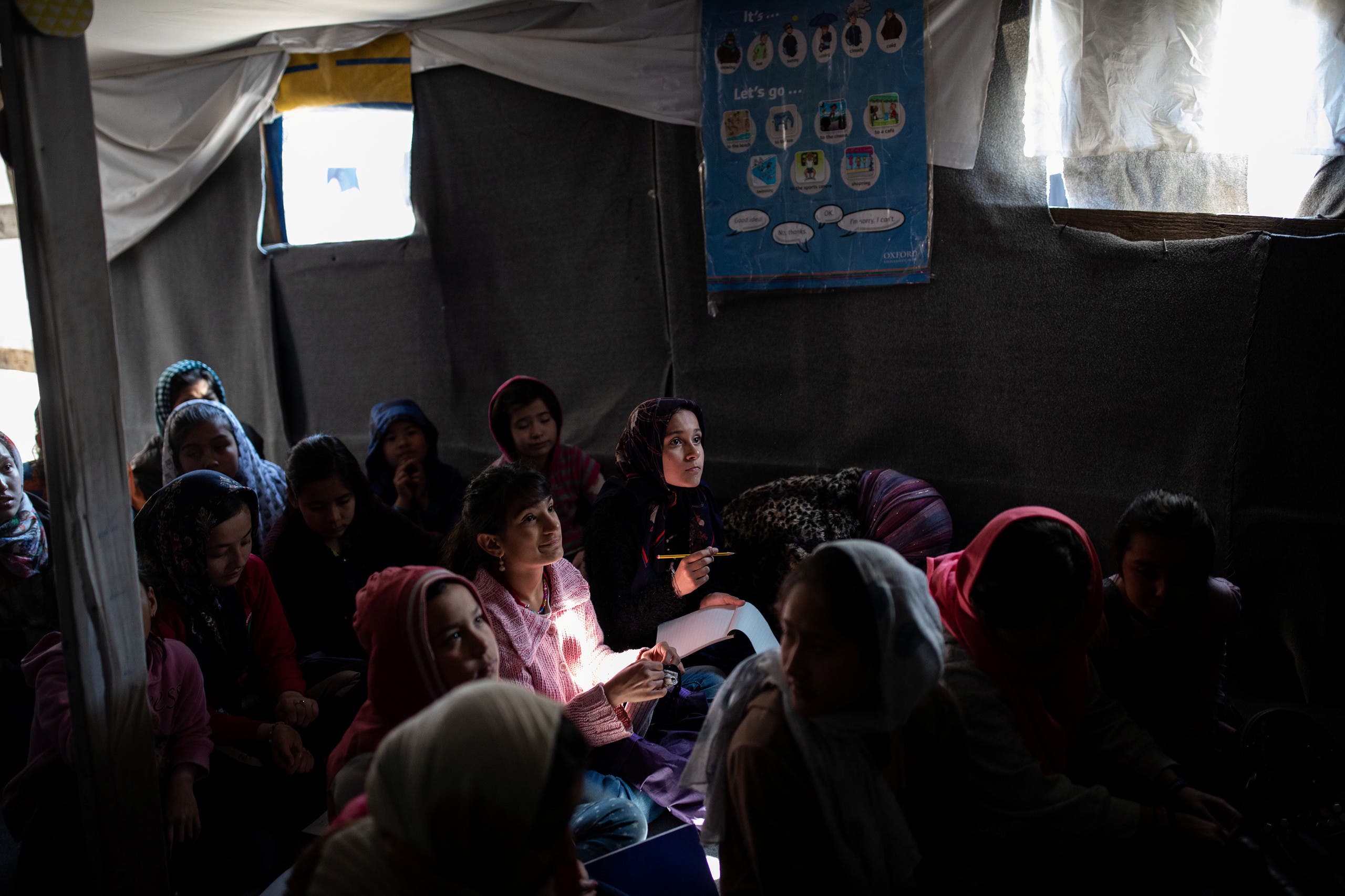 أطفال أفغان في مخيم للاجئين في اليونان (أرشيفية)
