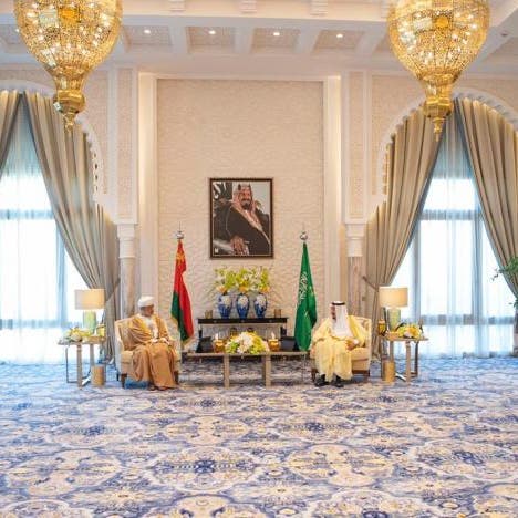 بيان سعودي عماني: الاتفاق على مواصلة التعاون لدعم استقرار أسواق النفط 
