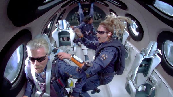 شركة تابعة للملياردير ريتشارد برانسون تُطلق رحلتها التجارية الأولى إلى الفضاء