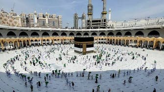 "العربية" من صحن المطاف ترصد أداء الحجاج لطواف القدوم