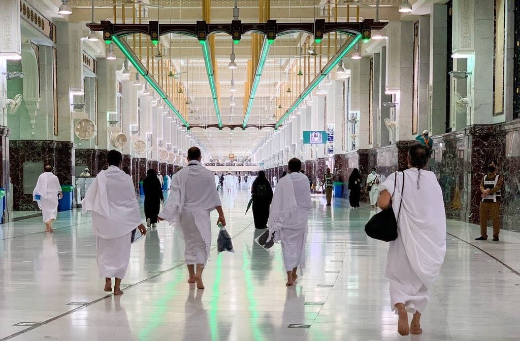 The pilgrims begin the pilgrimage between Safa and Marwa 