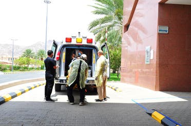 الحاج خلال وصوله المستشفى