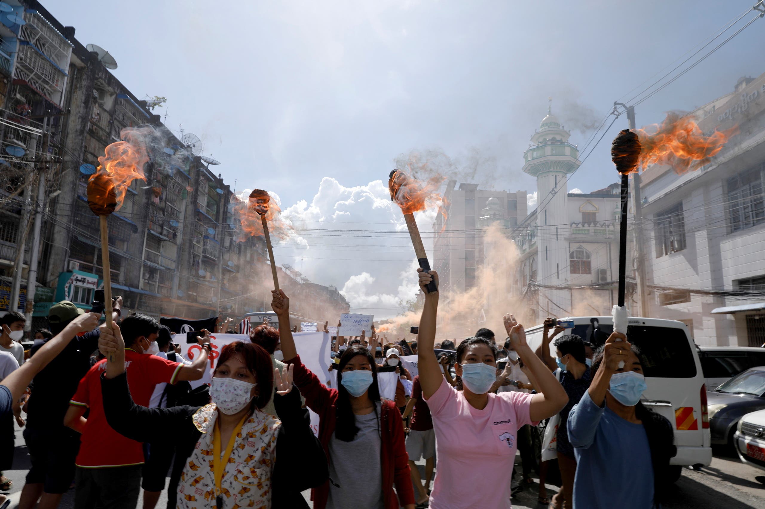 A group of women hold torches as they protest against the military coup in Yangon, Myanmar July 14, 2021. (File photo: Reuters)