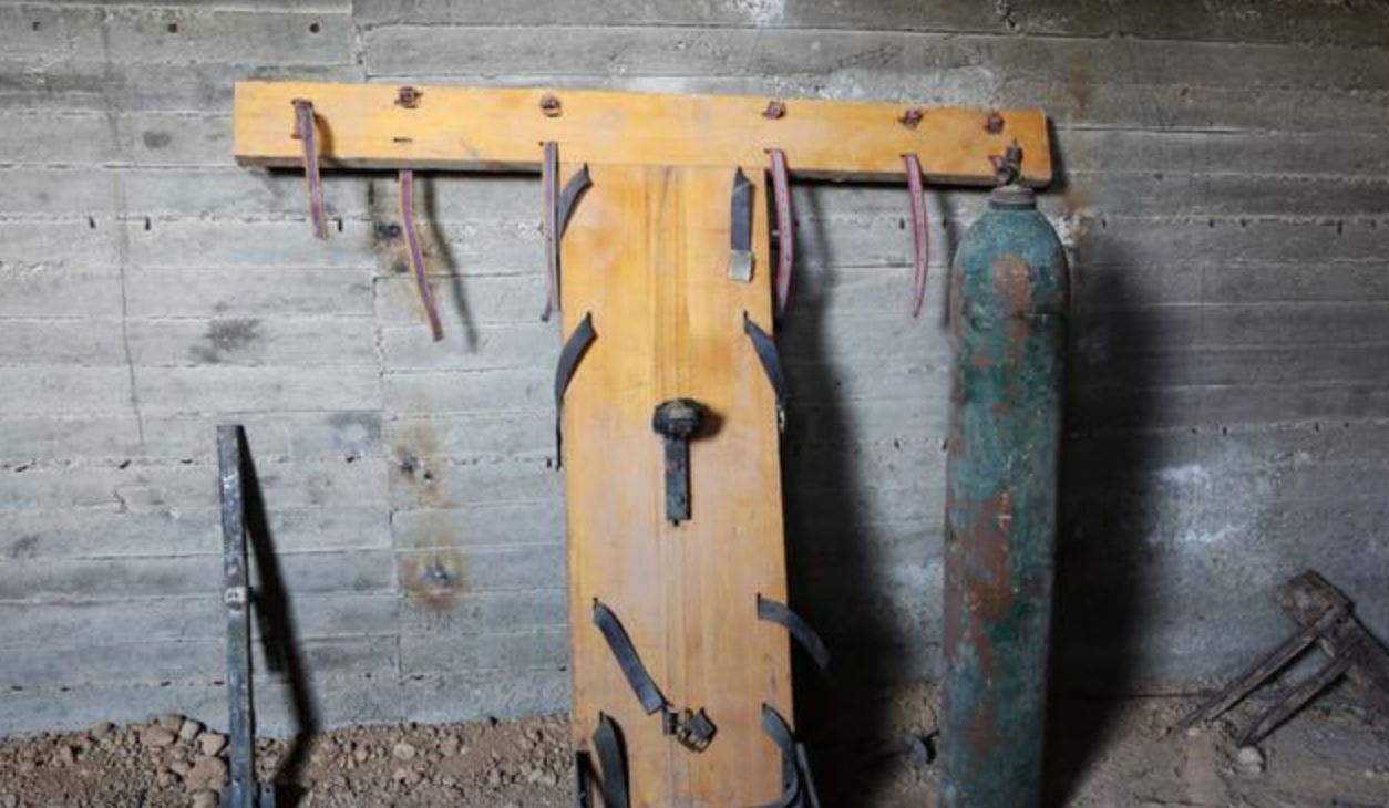 ابزار شکنجه در زندانهای ارتش اسلامی