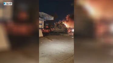 مواقع إيرانية: محتجون يحرقون دبابة في الخفاجية بالأحواز 