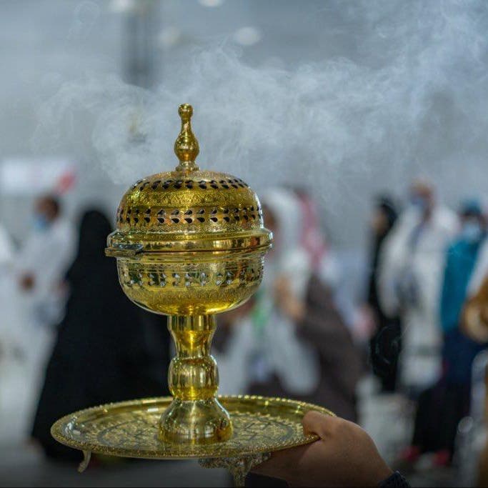 رائحة "العود" الزاكي تستقبل الحجاج في المسجد الحرام