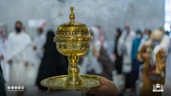 رائحة "العود" الزاكي تستقبل الحجاج في المسجد الحرام