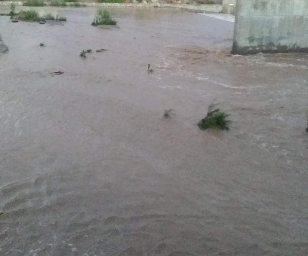 Des Pluies Torrentielles Meurent Aujourd'Hui Rencontré L'Est Du Yémen