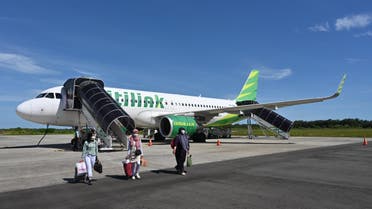 Passengers walk away from an Airbus A320-200 plane that belongs to Citilink airline upon arriving at the Fatmawati Soekarno airport in Bengkulu on April 25, 2021. (File photo: AFP)