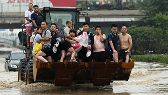مشاهد صادمة.. إنقاذ رضّع وأطفال من فيضانات قاتلة بالصين