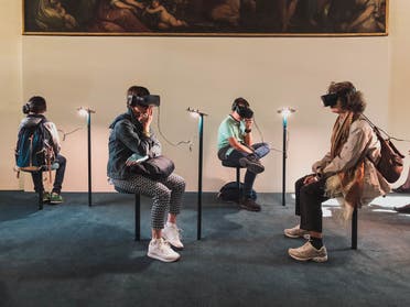 People experiencing virtual reality. (Unsplash, Lucrezia Carnelos)