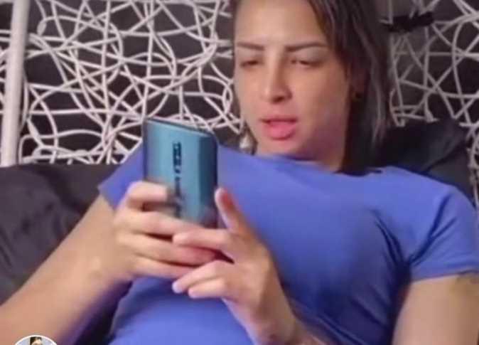 الفتاة المسماة بكائن الهوهوز
