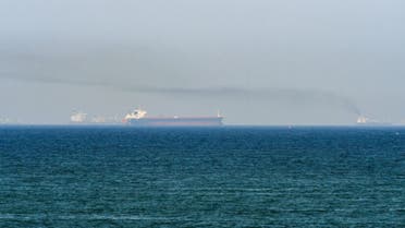 سفينة في بحر العرب قبالة عمان حريق