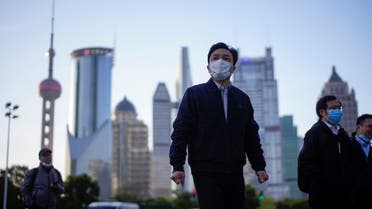 People wear protective face masks, following an outbreak of the novel coronavirus disease (COVID-19), at Lujiazui financial district in Shanghai, China March 19, 2020. (File photo: Reuters)