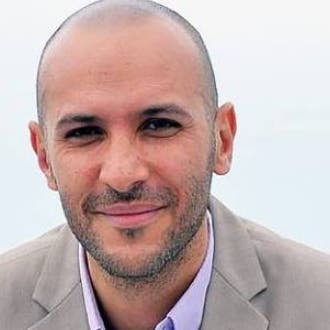 كاتب وسيناريست مصري يؤكد إصابته بكورونا المتحور: أعراضه مؤلمة 