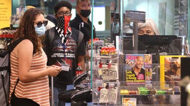 People wear masks as they shop at a store in Union Station on July 30, 2021 in Washington, DC. DC Mayor Muriel Bowser restored a COVID-19 indoor mask mandate, regardless of vaccination status. (File photo: AFP)