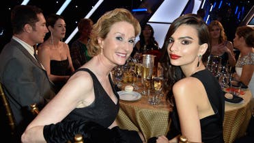 ctresses Lisa Banes (L) and Emily Ratajkowski attend the 18th Annual Hollywood Film Awards at The Palladium on November 14, 2014 in Hollywood. (File photo: AFP)