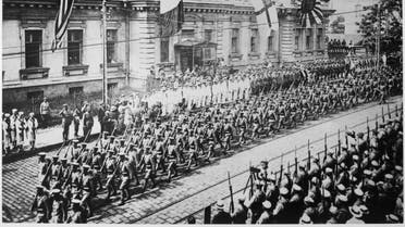 صورة لجنود بريطانيين وأميركيين ويابانيين شاركوا بالحرب الأهلية الروسية