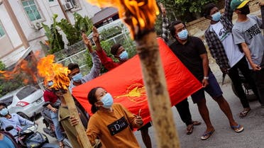 Demonstrators display flags and the three-finger salute before torching a mock coffin of Myanmar's army ruler Min Aung Hlaing on his birthday in Mandalay, Myanmar July 3, 2021. (File photo: Reuters)