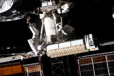 الرائد الفرنسي توما بيسكيه يؤدي مهمة خارج محطة الفضاء الدولية (أرشيفية)