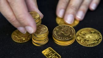 الذهب ينتعش قليلا بعد كبح جماح الدولار