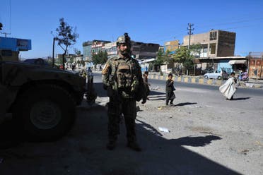 قوات الأمن الأفغانية في هرات أمس خلال معارك مع طالبان