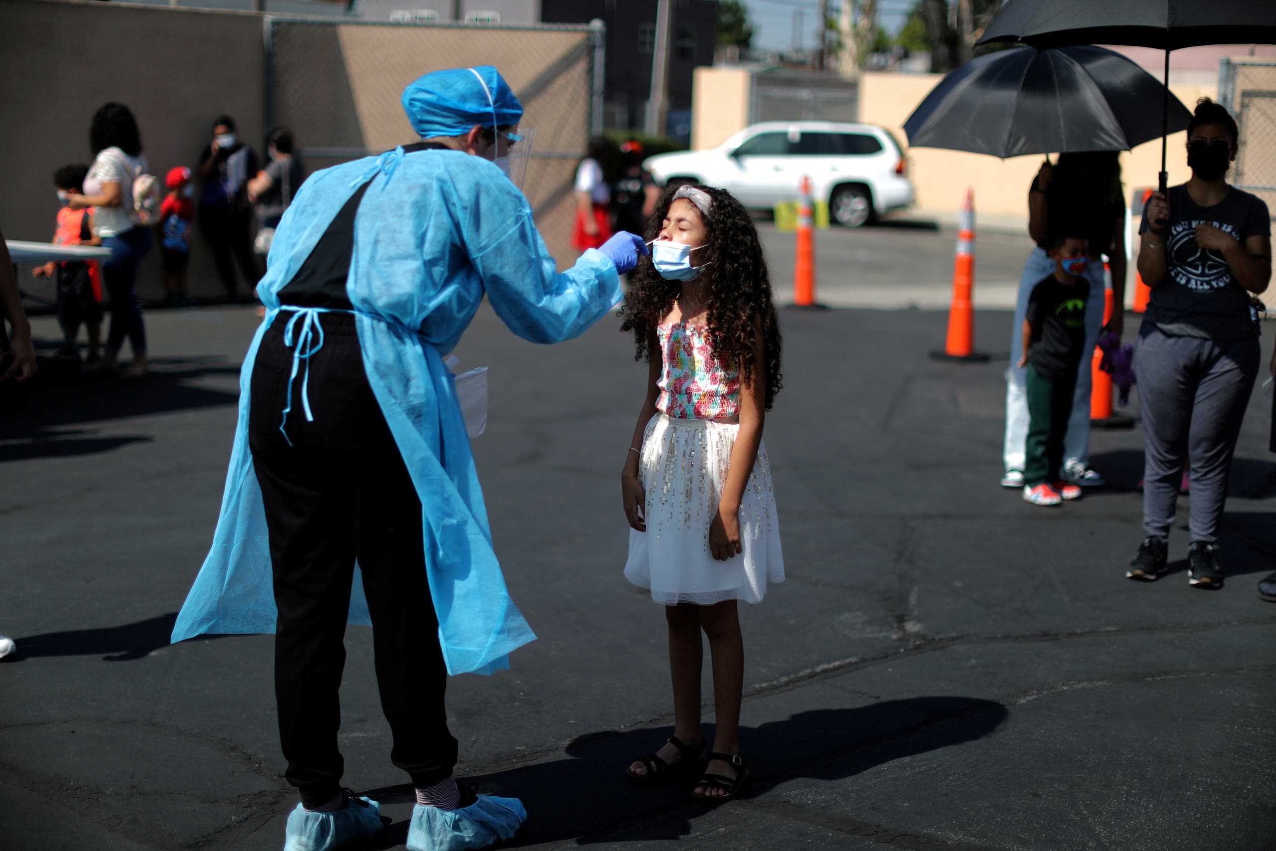 A girl undergoes a Corona examination in America