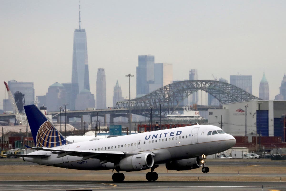 A United Airlines passenger jet takes off with New York City as a backdrop, at Newark Liberty International Airport, New Jersey, US. (File photo: Reuters)