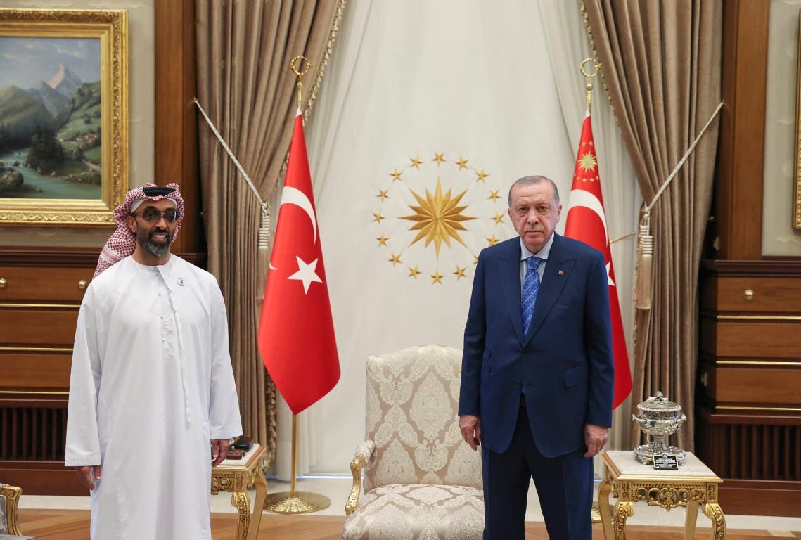 استقبل الرئيس التركي رجب طيب أردوغان وفداً إماراتياً برئاسة الشيخ طحنون بن زايد آل نهيان مستشار الأمن الوطني الإماراتي.