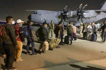 من عمليات الإجلاء في مطار كابل