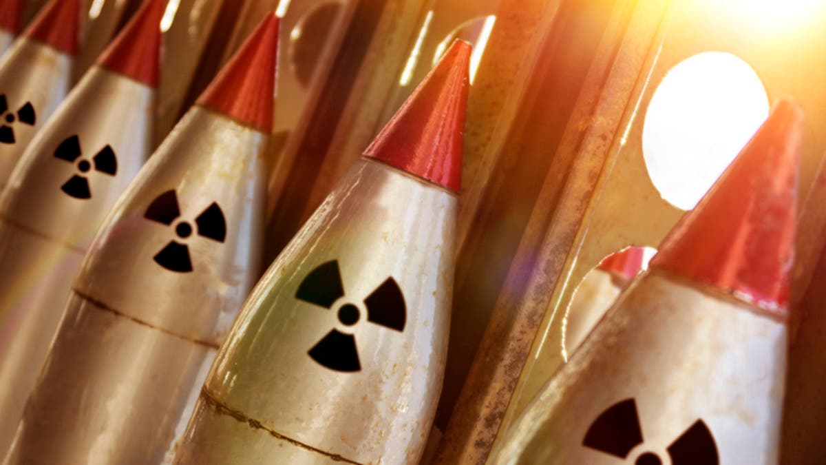 شبح الحرب النووية في أوكرانيا.. من يملك أسلحة الدمار الشامل؟