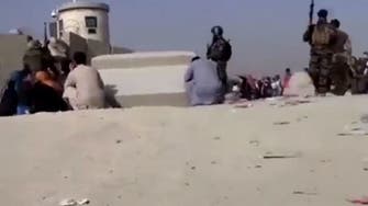فيديو صادم.. جنود أفغان يطلقون النار لمنع مواطنين من الهرب