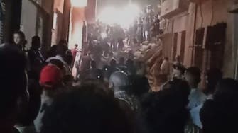 شاهد الفيديو.. قتيلان بانهيار منزل في مصر
