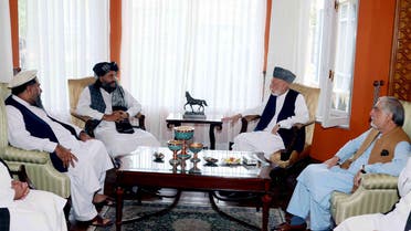 جانب من اجتماع كرزاي وعبدالله عبدالله مع مسؤول حركة طالبان في كابل 