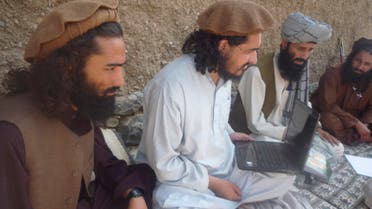 File photo taken Sunday, Oct. 4, 2009, of former Pakistani Taliban chief Hakimullah Mehsud, center, holding a laptop computer. (AP)
