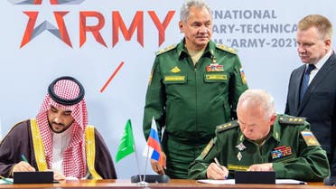 نائب وزير الدفاع السعودي الأمير خالد بن سلمان على تويتر إن المملكة وروسيا وقعتا على اتفاقية تهدف إلى تطوير مجالات التعاون العسكري المشترك بين البلدين.