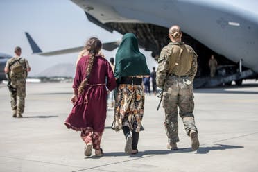 قوات أميركية في مطار كابل (رويترز)