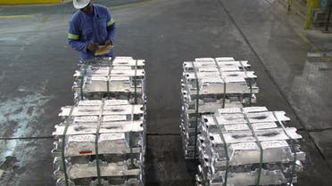 إنتاج معدن الألومنيوم في السعودية (رويترز)