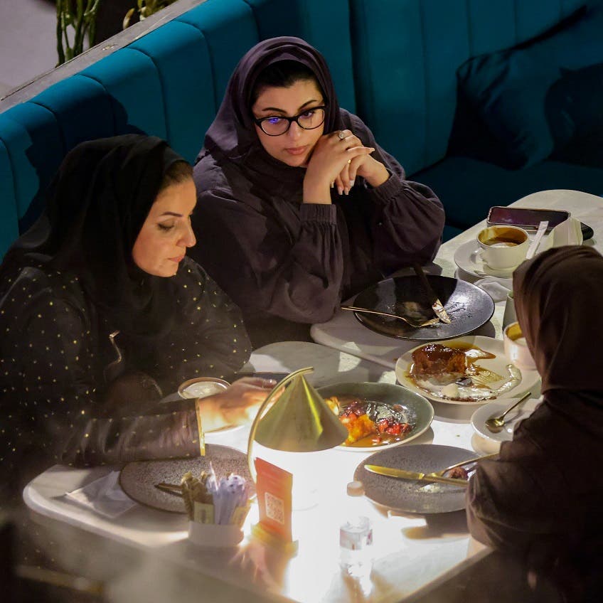 Saudi citizens throng restaurants, cafes as staycations boost economy