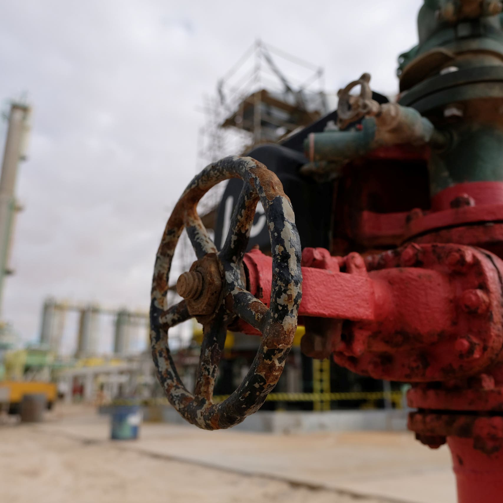 ليبيا.. حراس أوقفوا الإنتاج في عدد من الحقول النفطية