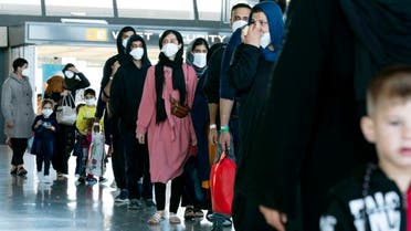 من العائلات التي تم إجلاءها من أفغانستان