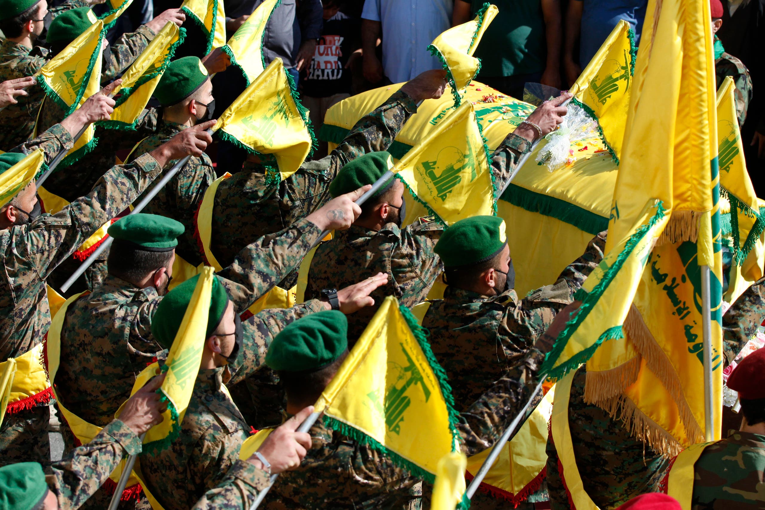 عناصر من حزب الله (أرشيفية- أسوشييتد برس)