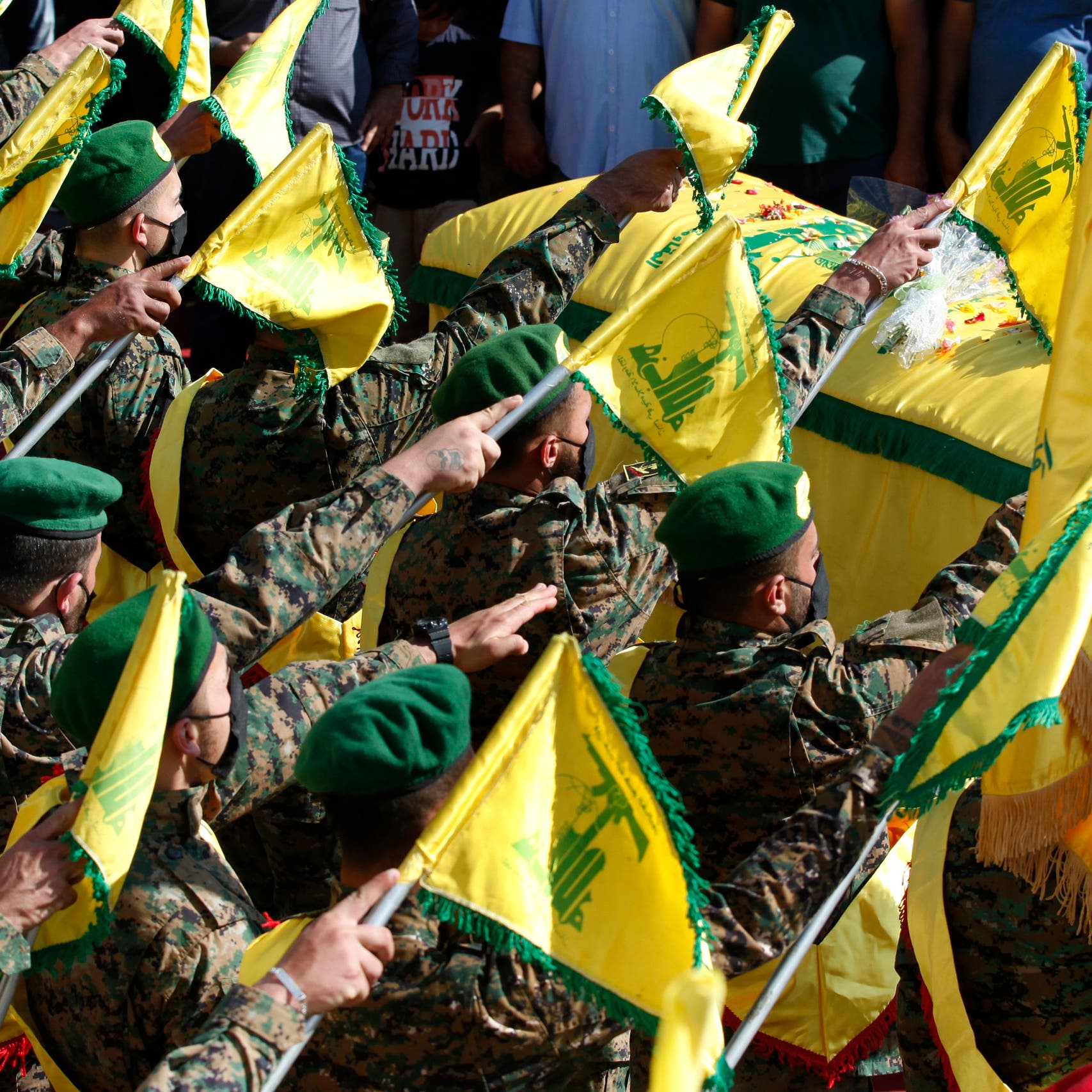 حزب الله يعزز وجوده في دمشق.. ويخفي مسيرات إيران بأقبية