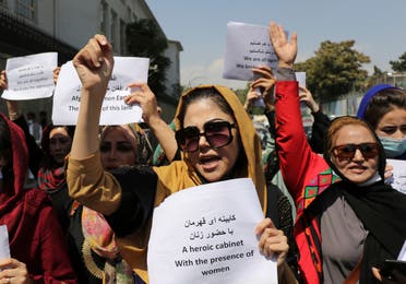متظاهرات بالقرب من القصر الرئاسي في كابل (أسوشييتد برس)