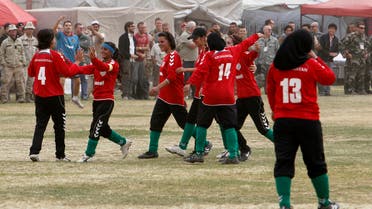 فريق القدم النسائي (أرشيفية - رويترز)