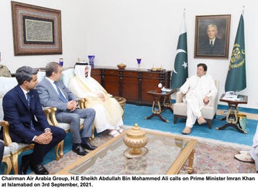 ائیر عربیہ گروپ کے سربراہ شیخ عبداللہ بن محمد علی وزیر اعظم عمران خان سے ملاقات کر رہے ہیں