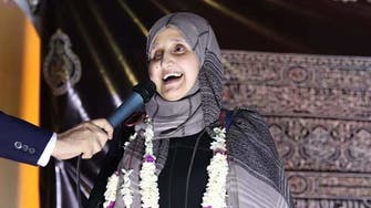 كفيفة يمنية تتحدى العتمة وتفوز بجائزة عربية للخطابة والإلقاء الشعري 