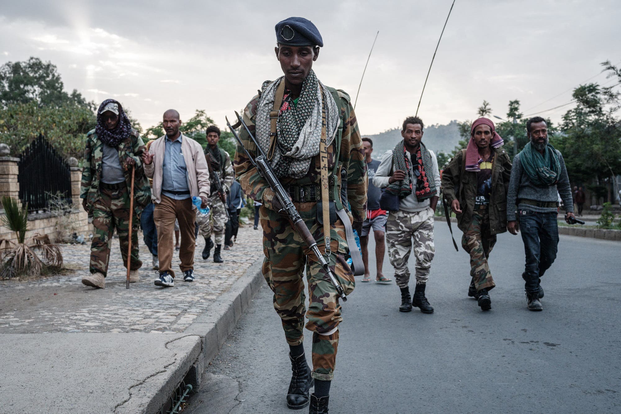 مقاتلون من جبهة تحرير شعب تيغراي في العاصمة ميكيلي (أرشيفية من فرانس برس)