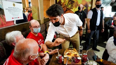 Canada's PM Justin Trudeau visits Paramount Fine Foods during his election campaign tour in Toronto, Ontario, Sept. 10, 2021. (Reuters)